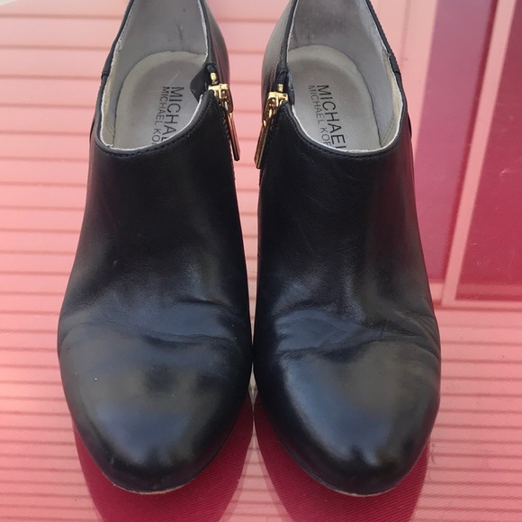 Michael kors black leather bootie size 6.5 - Picture 2 of 8